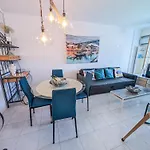 2 Room Condo - 5 Mins From Costa Da Caparica Beach & Bars