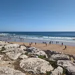 2 Room Condo - 5 Mins From Costa Da Caparica Beach & Bars