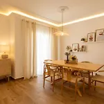 Luxuosa Villa Com Piscina, Garagem E Vista Mar