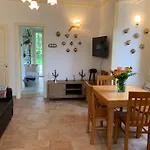 Entire House - Romantic Vintage Cottage