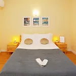 Art 4 You Carcavelos Suites