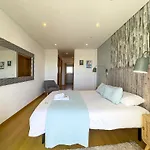 Vibing & Liming Ericeira