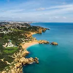 Castelo Suites Hotel