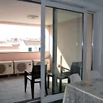 Spacious Seaside Apartment A - Faraway