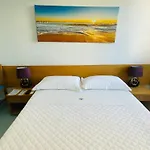 Weaa Hotel