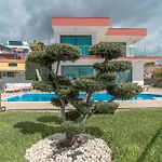 Rich Villa