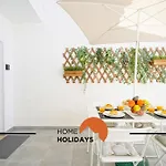 #171 Pateo 2 Flat By Home Holidays