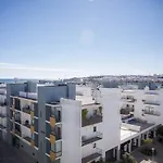 B04 - Luxury 2 Bed W Terrace Pool