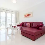 2 bedroom Sea View apartment, private parking