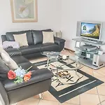 Feel-At-Home In Machico