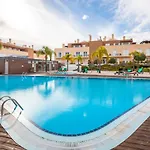 Cabanas Beach House - Pool View