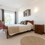 Albufeira Centrally Located Apartment With Pool View