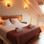 Casa do Vale da Lama EcoHotel & Retreat Centre in a farm