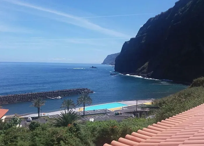 Lovely Sea View 3-Bed House In P Delgada Madeira