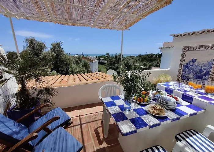 Shades Of Blue With Ocean View - Fast Wifi