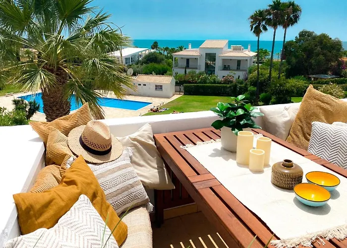 Beach Villa With Ocean View And Rooftop Cinema