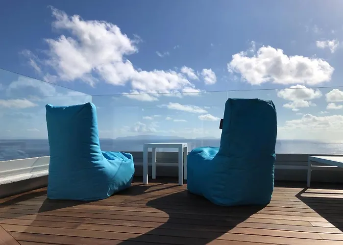 Luxurious Penthouse Suite Direct At Sea