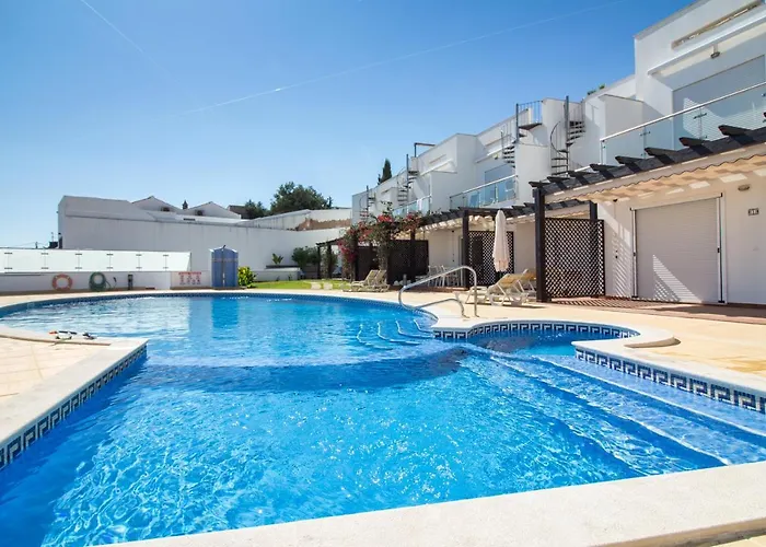 Cliff-Top Townhouse With Stunning Ocean Views