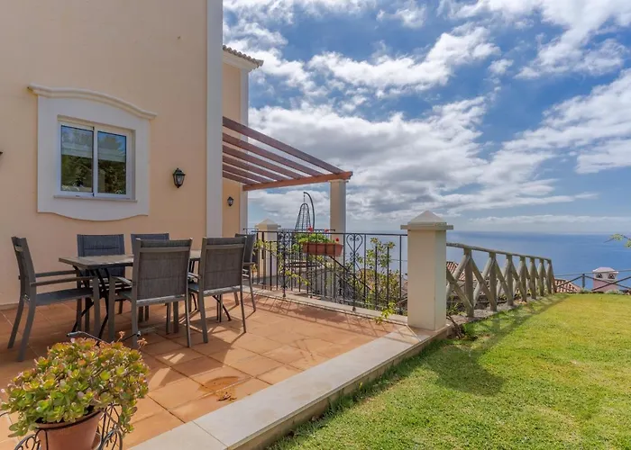 Villa Bougainvillea Palheiro Village By Hr Madeira
