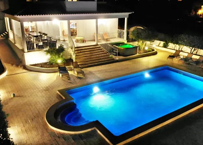 Sunset Villa By Laranjal Rentals