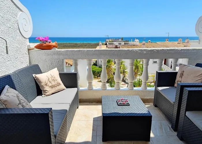 The Swallow\'S Rest Beach House - Meia Praia