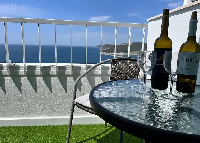Axenic Retreat - Panoramic Ocean View, Sleeps 4, Ensuite Bathroom, New Redesign