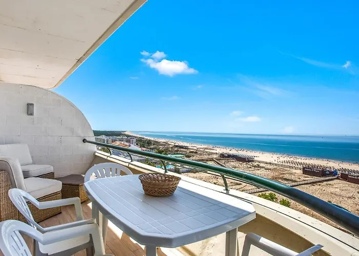 1Bdr Apartment W/Beach View By Lovelystay