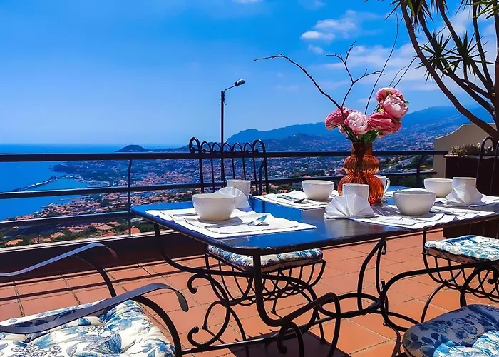 Casa Gina, With Views To Funchal Bay