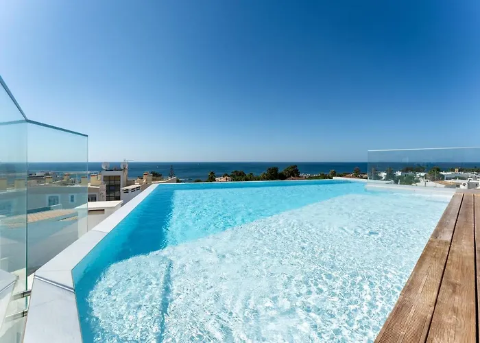 Stunning 3 Bdr Flat W/ Rooftop Pool By Lovelystay