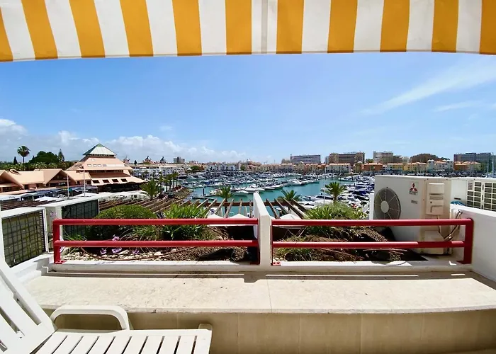 Home Out Luxury Marina Apartment - 2 Bedrooms Sea View