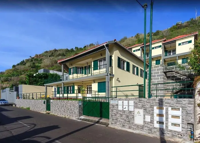 2 Bedroom Apartment In Calheta