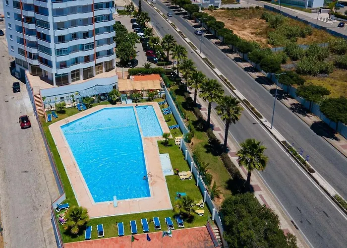 Olilou - Silhueta Citadina