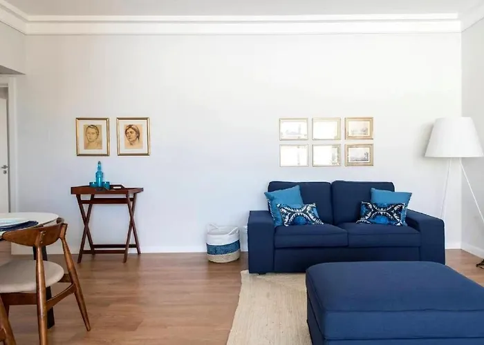 Elegant And Bright Apartment In Estoril