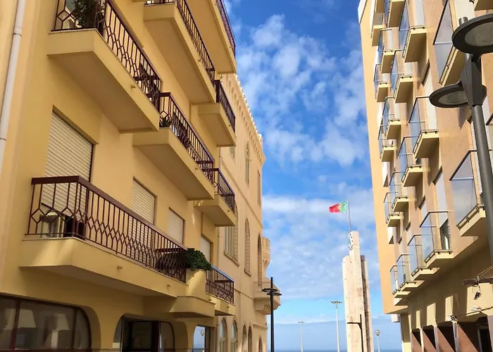Castelo do Relógio by Férias em Figueira