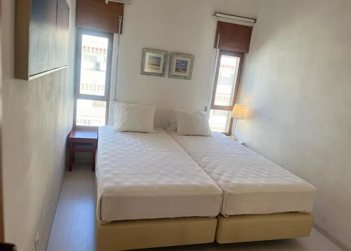 Armacao De Pera - Beach Apartment - Sea View- Walk To The Beach - Algarve