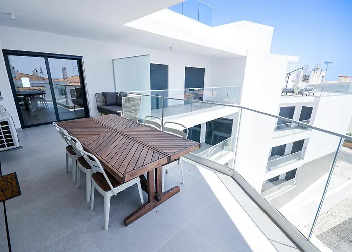 3 Bedroom Apartment, Olhos De Agua At20