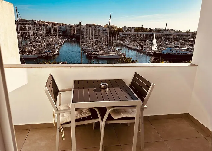 Studio Apt With Spectacular Views Of Lagos Marina
