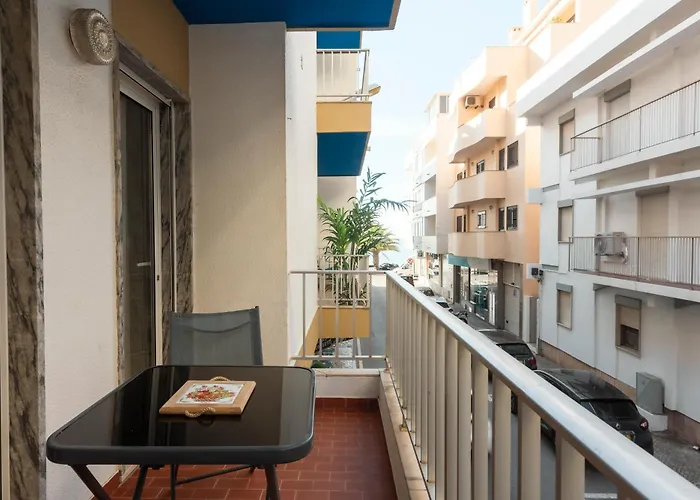 Jaune - 50 Meters To The Beach - Quarteira