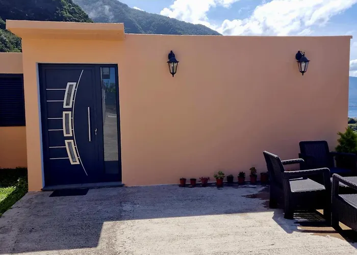 Lombada House