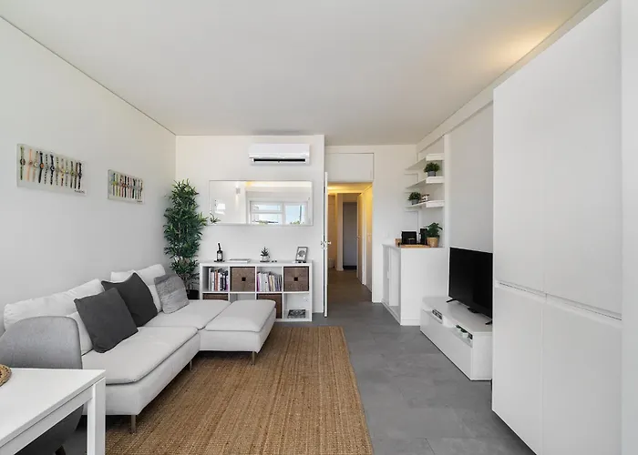 Whome Study & Surf Carcavelos 1-Bed By Beach & Nova Sbe