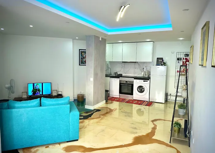 Sea View Apartment & 4 Minutes Walk To The Beach