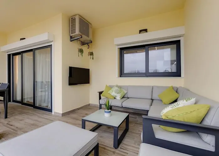 The Noble - Luxury Stylish Apartment With Sea View