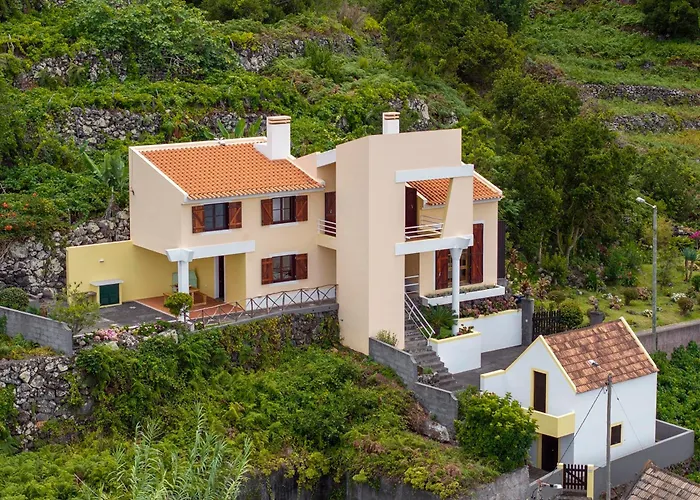 Casa Amarela Da Faja Da Areia By An Island Apart