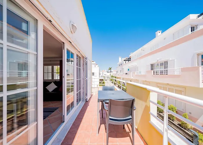 Traditional Seaside Tavira Apartment