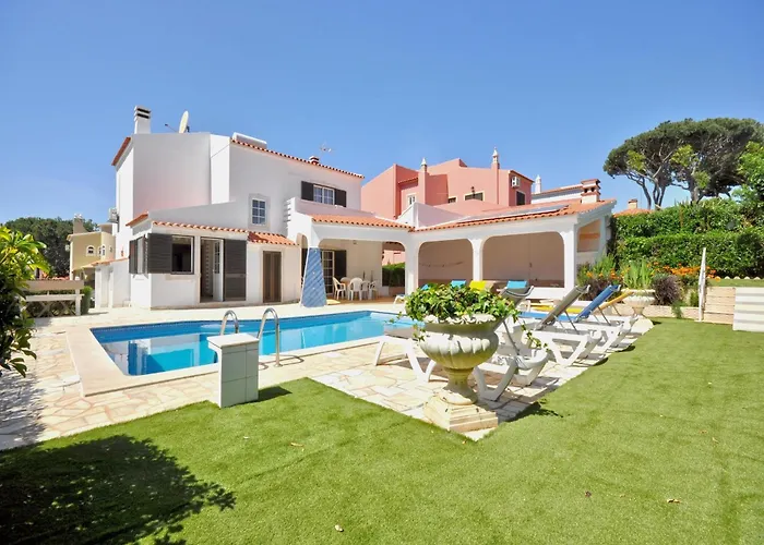 Spacious Villa In The Typical Portuguese Style With Private Swimming Pool Near Vilamoura