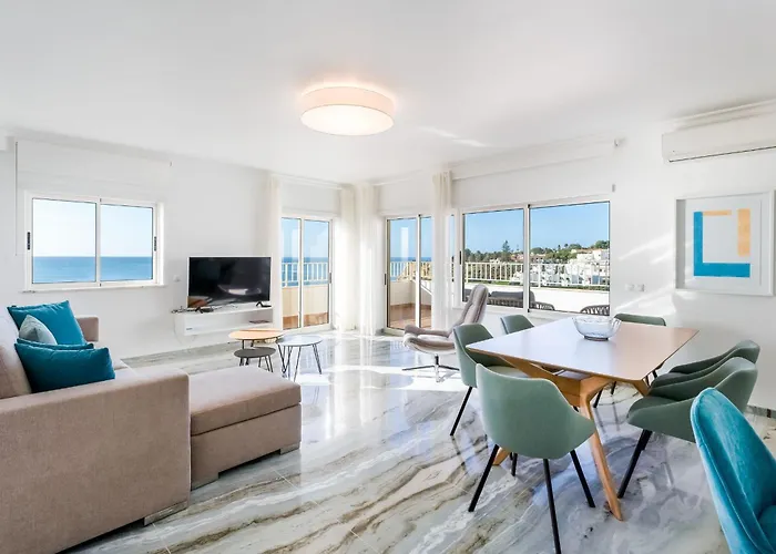 Ocean View 2 Bdr Flat With Balcony By Lovelystay
