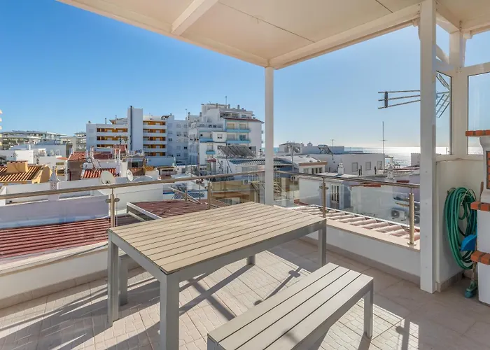Modern 3 Bdr Duplex House With Terrace By Lovelystay