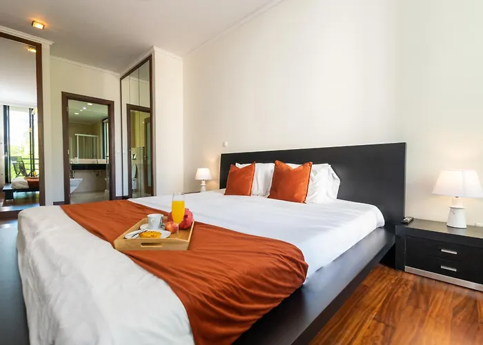 Sunscape Apartment - 2 Bdr, Avenida Infante, Front Of Savoy Palace