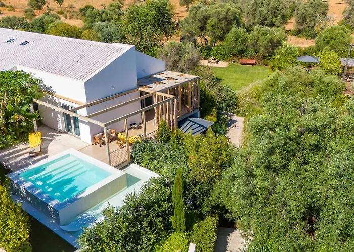 Laranjal Farm House