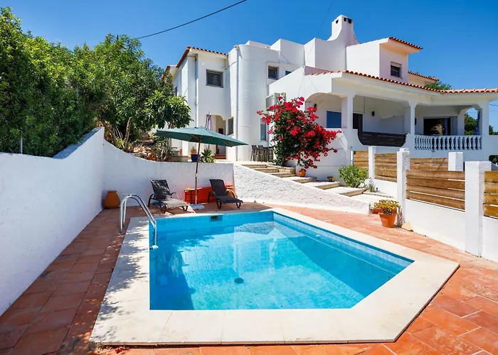 Charming Carvoeiro Beach Villa, Algarve With Private Pool, Sea Views And Walk To Beach